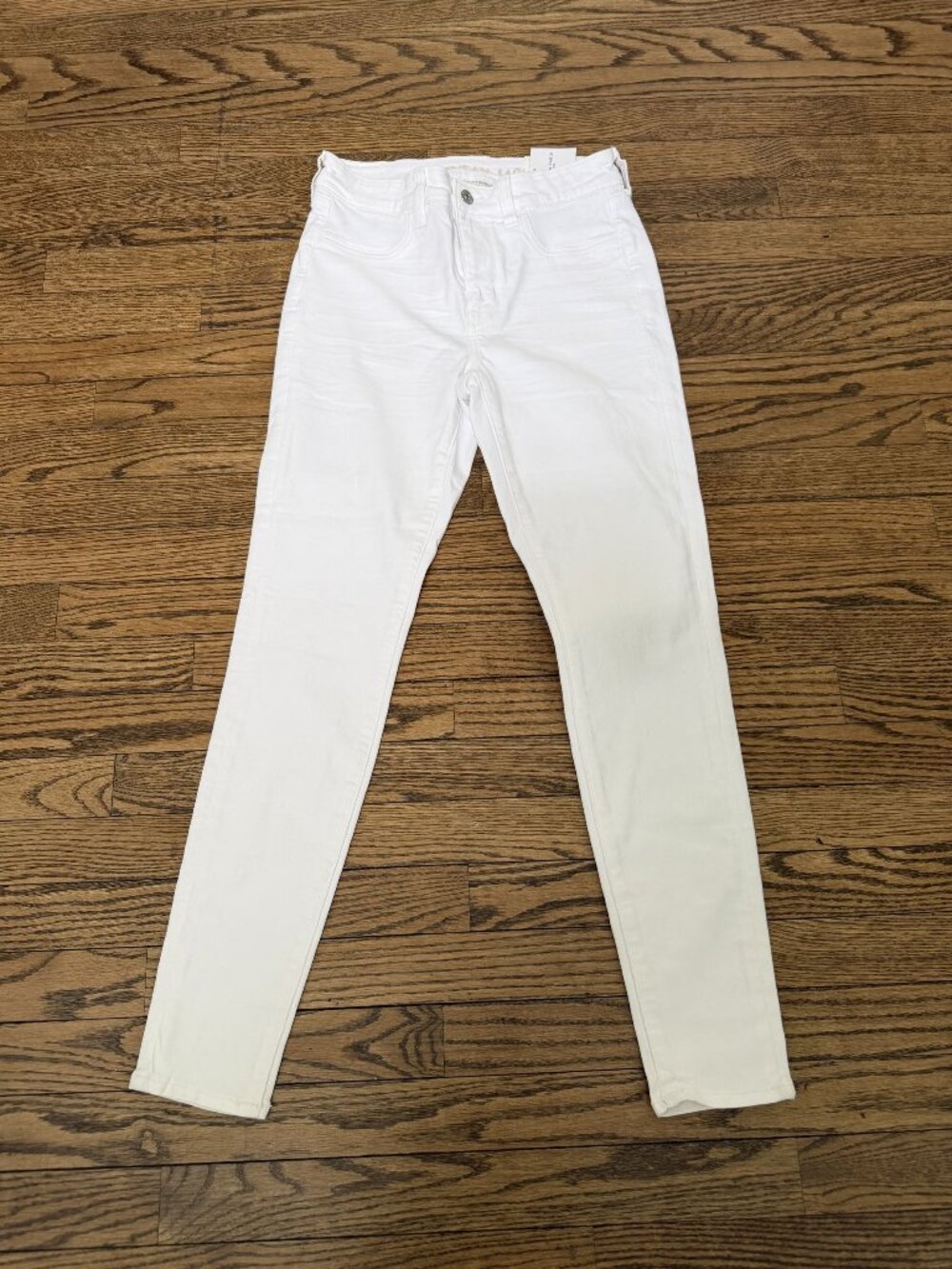 NEW WITH TAGS American Eagle high-rise skinny jeans size 6